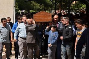 K&uuml;&ccedil;&uuml;k &ccedil;ocuk r&uuml;yasında nasıl &ouml;leceğini g&ouml;rm&uuml;ş