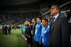 Hamzaoğlu ile taraftar arasında gerginlik!