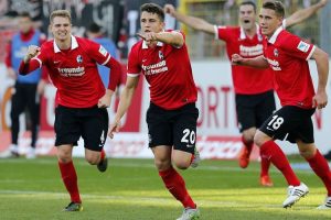 Freiburg Bundesliga'ya y&uuml;kseldi!