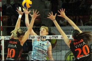 Fenerbah&ccedil;e Eczacı'yı devirdi