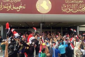 Irak'ta Parlamentoyu bastılar!