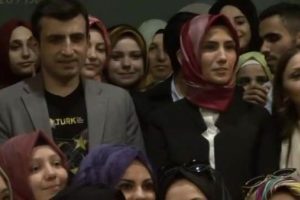 S&uuml;meyye Erdoğan ve nişanlısı ilk defa yanyana g&ouml;r&uuml;nt&uuml;lendi