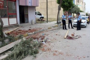 İnşattan d&uuml;şen 2 iş&ccedil;i hayatını kaybetti