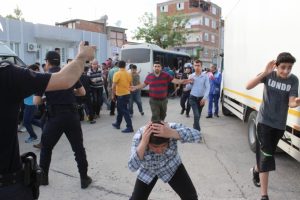 Ma&ccedil;ta gazetecilere coplu, biber gazlı m&uuml;dahale