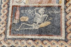 O mozaiği MEB'in arkeoloğu bulmuş