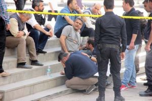 Polis memurları arkadaşları i&ccedil;in b&ouml;yle g&ouml;zyaşı d&ouml;kt&uuml;