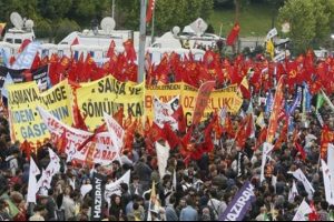 Bakırk&ouml;y'de 1 Mayıs s&ouml;n&uuml;k ge&ccedil;ti