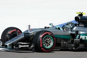 Rosberg yanına yaklaştırmadı!