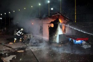 Balık&ccedil;ı barınağında &ccedil;ıkan yangın korku dolu anlar yaşattı
