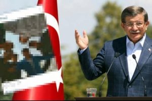 Başbakan Davutoğlu Vartolu &ouml;ğrencilerle omuz omuza verdi