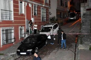 İstanbul Kağıthane'de 7 ara&ccedil; kundaklandı