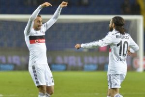Cenk Tosun, Beşiktaş Y&ouml;netimi'nin en &ccedil;ok konuştuğu isim oldu