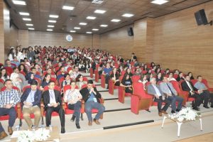 Bursa'da lise ve y&uuml;ksekokul &ouml;ğrencileri ingilizce m&uuml;nazara yaptı