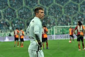 Fernandao Muslera ayrılma kararından vazge&ccedil;ti