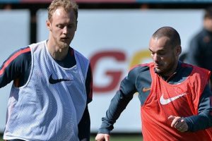 Galatasaray, hazırlıklarını Sneijder ve Chedjou'dan yoksun s&uuml;rd&uuml;rd&uuml;