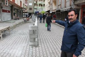 Belediyeye kızınca, yola bıraktığı arsasını geri aldı