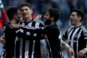 Siyah- Beyazlılar'da, 4 futbolcu kilit isim olarak &ouml;n plana &ccedil;ıkıyor