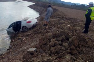 Otomobil Kızılırmak'a u&ccedil;tu: 6 kişi kurtuldu