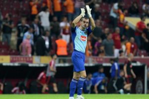 Karcemarskas'ın Antalyaspor'la anlaştığı &ouml;ne s&uuml;r&uuml;ld&uuml;