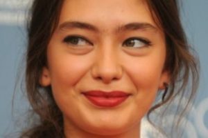 Berg&uuml;zar Korel'in işini Neslihan Atag&uuml;l kaptı...