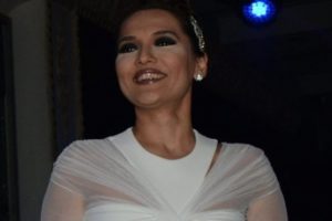 Patlayan flaşlar Demet Akalın'ı uykusundan etti...