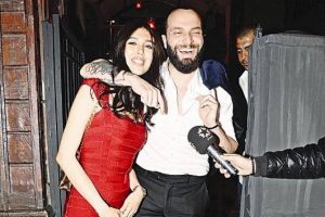 Berkay'dan boy farkına merdivenli &ccedil;&ouml;z&uuml;m!...