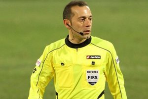 FIFA kokartlı T&uuml;rk hakem C&uuml;neyt &Ccedil;akır, Rio'da d&uuml;d&uuml;k &ccedil;alacak