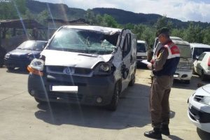 Bursa'da daha &ouml;nce yaptığı kazayı yeni olmuş gibi g&ouml;sterince...