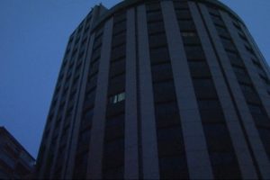 Otelin 10. katından atlayarak intihar etti