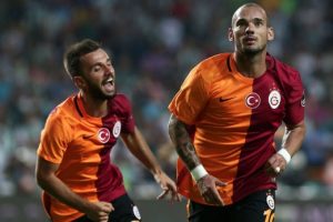 Wesley Sneijder: "Emre &Ccedil;olak takımda kalmalı"