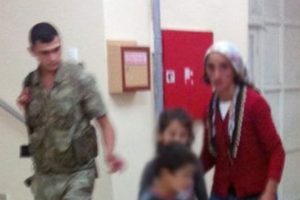 Kendisini ka&ccedil;ırmak isteyen adamı &ouml;ld&uuml;rd&uuml;, beraat etti