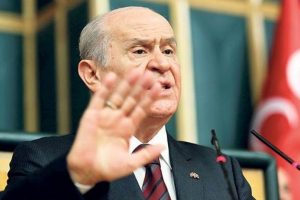 MHP'de krizin işaretleri! Bah&ccedil;eli elini sıkmadı!