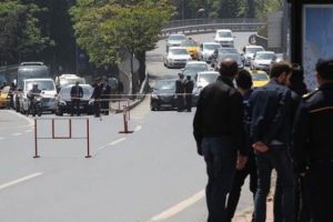 İstanbul Beşiktaş'ta ş&uuml;pheli &ccedil;anta paniği