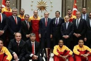 Cumhurbaşkanı Erdoğan'dan K&uuml;lliye'de s&uuml;rpriz kabul!