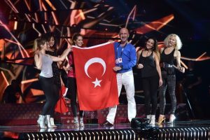 T&uuml;rk bayrağını Eurovision sahnesine taşıdı