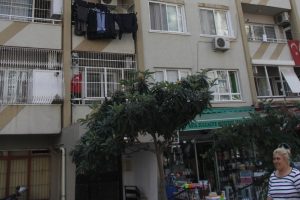 Dolandırıcıya kaptırdığı evini kredi ile geri alacak