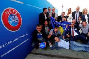 Kosova'nın UEFA zaferi Bursa'da sevin&ccedil;le karşılandı