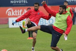 Trabzonspor, &Ccedil;aykur Rizespor hazırlıklarını eksik s&uuml;rd&uuml;rd&uuml;