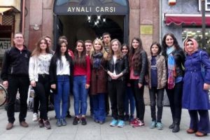Liselilerden işaret diliyle &Ccedil;anakkale T&uuml;rk&uuml;s&uuml;