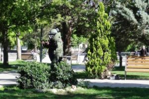 Aksaray'da cami bah&ccedil;esindeki ş&uuml;pheli &ccedil;anta korkuttu
