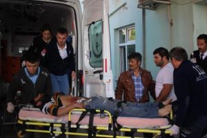 &Ccedil;atıyı onarırken elektrik akıma kapıldı