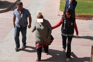 G&uuml;rc&uuml; kadın, &uuml;lkesinden getirdiği kadınlara fuhuş yaptırmaktan tutuklandı