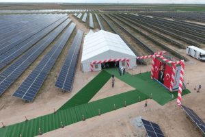 T&uuml;rkiye'nin en b&uuml;y&uuml;k g&uuml;neş enerji santrali a&ccedil;ıldı