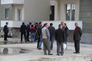 Afgan iş&ccedil;i ilk iş g&uuml;n&uuml;nde asans&ouml;r boşluğuna d&uuml;şerek &ouml;ld&uuml;