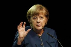 Merkel'den vizesiz seyahat a&ccedil;ıklaması