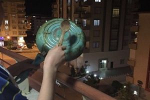 Kilis'te tencere ve tavalı roket protestosu