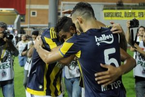 Fenerbah&ccedil;e'de G&ouml;khan ve Mehmet Topal konusunda son gelişmeler...