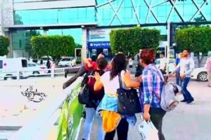 K&ouml;pr&uuml;den atlarken vatandaşlar belinden yakaladı