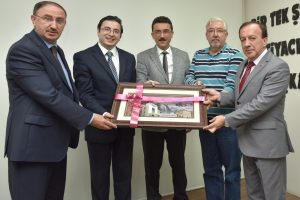 Bursalı doktorun b&uuml;y&uuml;k başarısı! 2 &ouml;d&uuml;l birden...