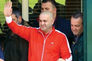 Şafak Sezer'den haber var